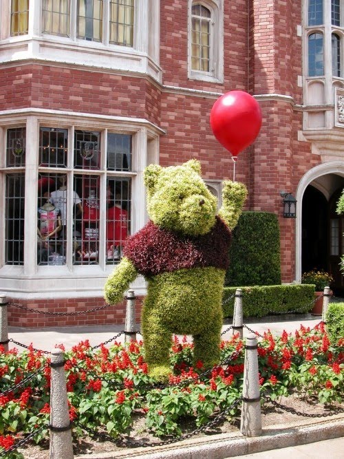 Eerily Fascinating Grass Sculptures