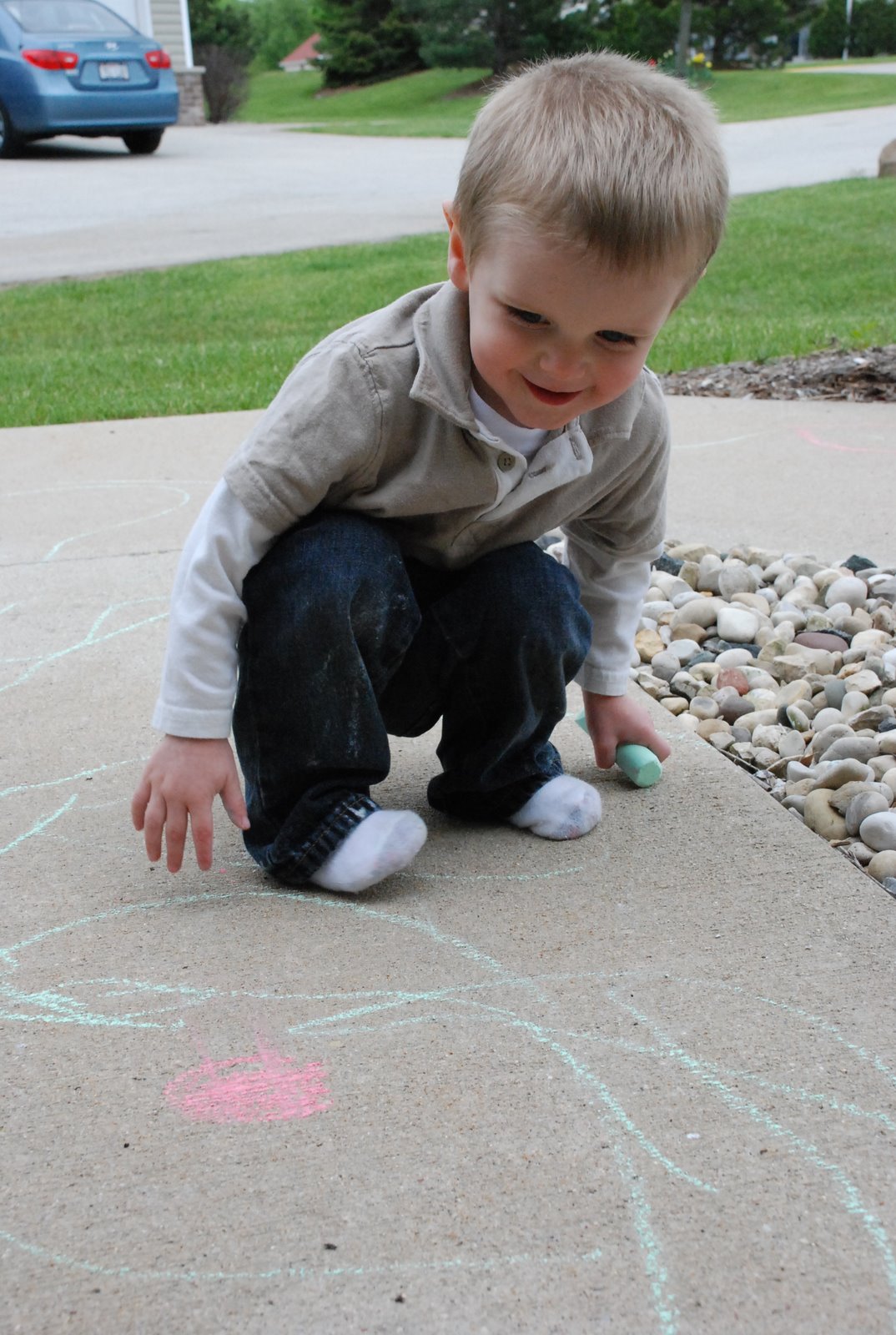 [playing+with+chalk+025.JPG]