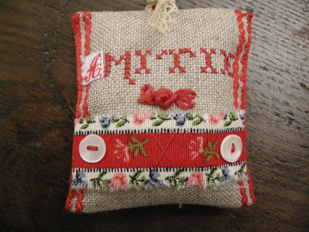 [cuscinetto+forbici.JPG]