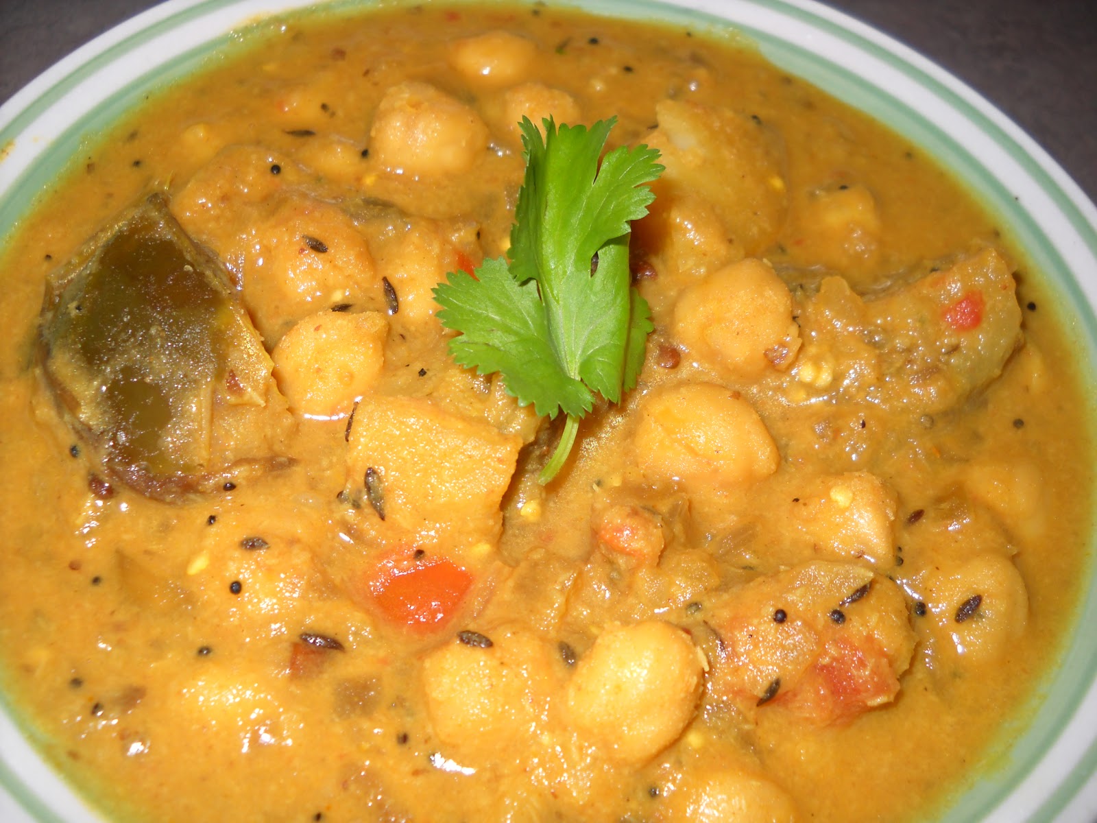 Savitha's Kitchen Chick Pea Brinjal Curry (Kadalai Kathirikkai Kuzhambu)