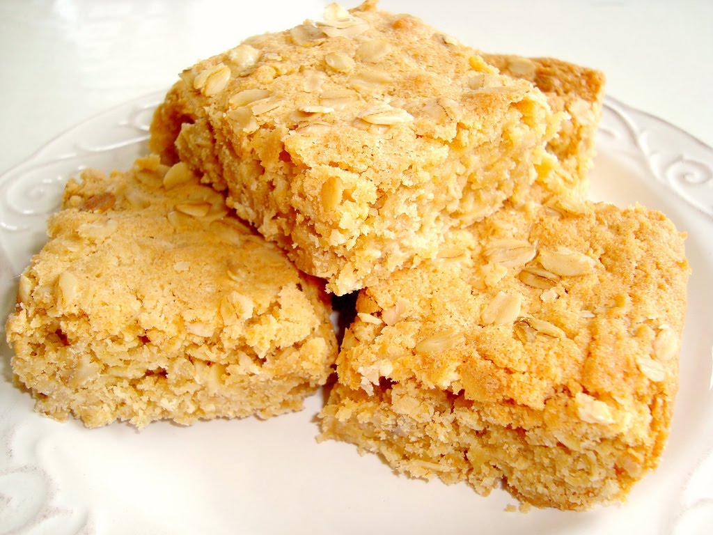 Chewy Oatmeal Blondies