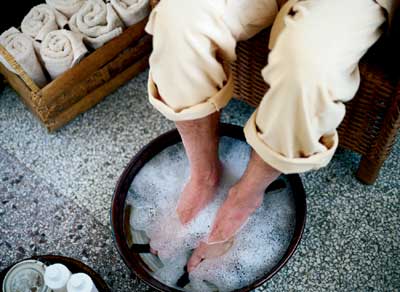 Resultado de imagem para agua quente no pé