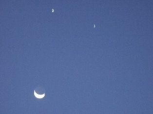 [venus_jupiter_and_the_moon_11208_00.jpg]