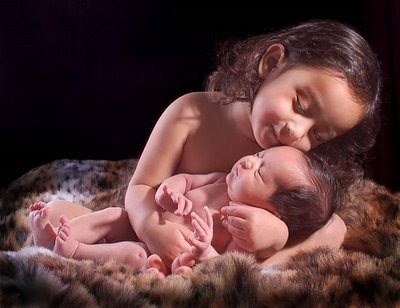 Small girl and his small baby wallpapers DOWNLOAD FREE WALLPAPERS AND SCREENSAVERS