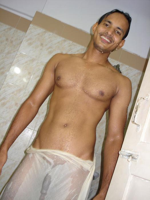 sexy-nude-man-of-pakistan