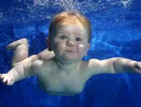 Bebé na água