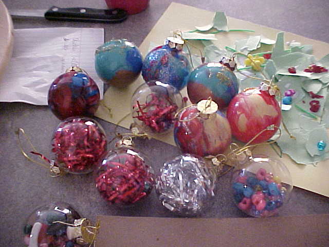 This is a very easy craft for young children. This is a very easy craft for young children.
