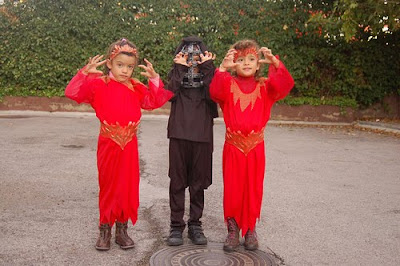for parents it can be hard to find halloween costumes for triplets that go together well one example of a great triplet costumes for halloween would be 3