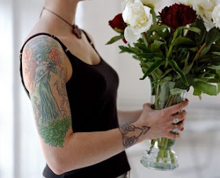 Tatuagens na costela digital foto
