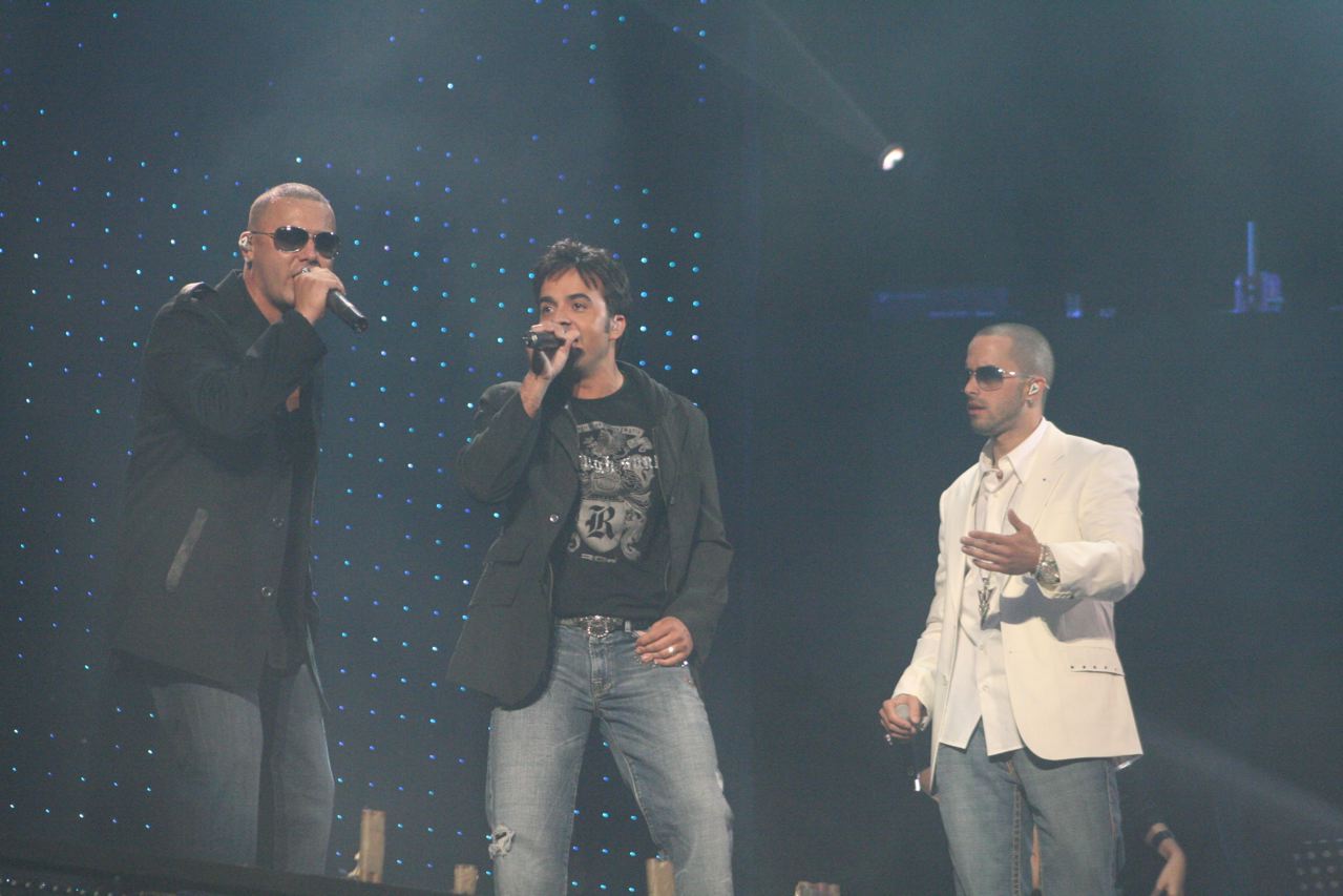 [Wisin+&+Yandel+with+Luis+Fonsi.jpg]