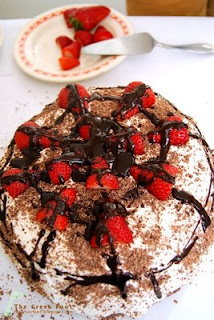 Tort cu crema mascarpone si capsuni