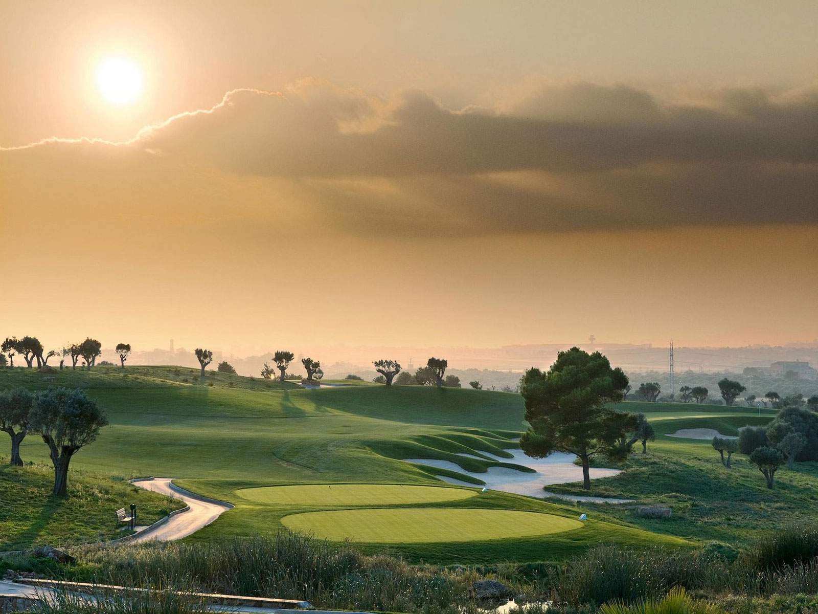 http://2.bp.blogspot.com/_EAViqbzwc_s/TJn2rJo-0FI/AAAAAAAAA48/iwFv2f-RMjs/s1600/Majorca-Golf-Course-Wallpaper.jpg