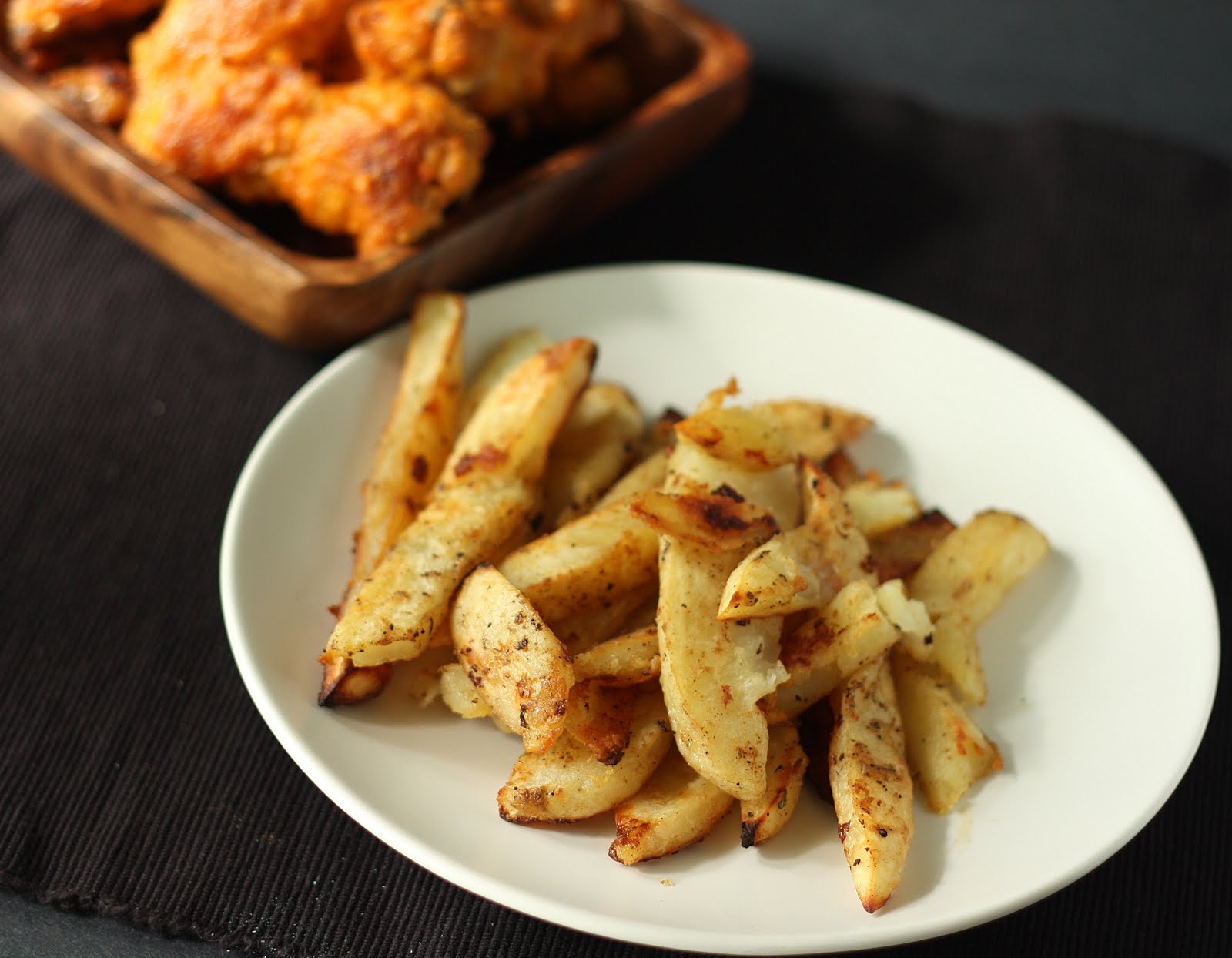 Mangio da Sola Baked Spicy Buffalo Wings and Fries
