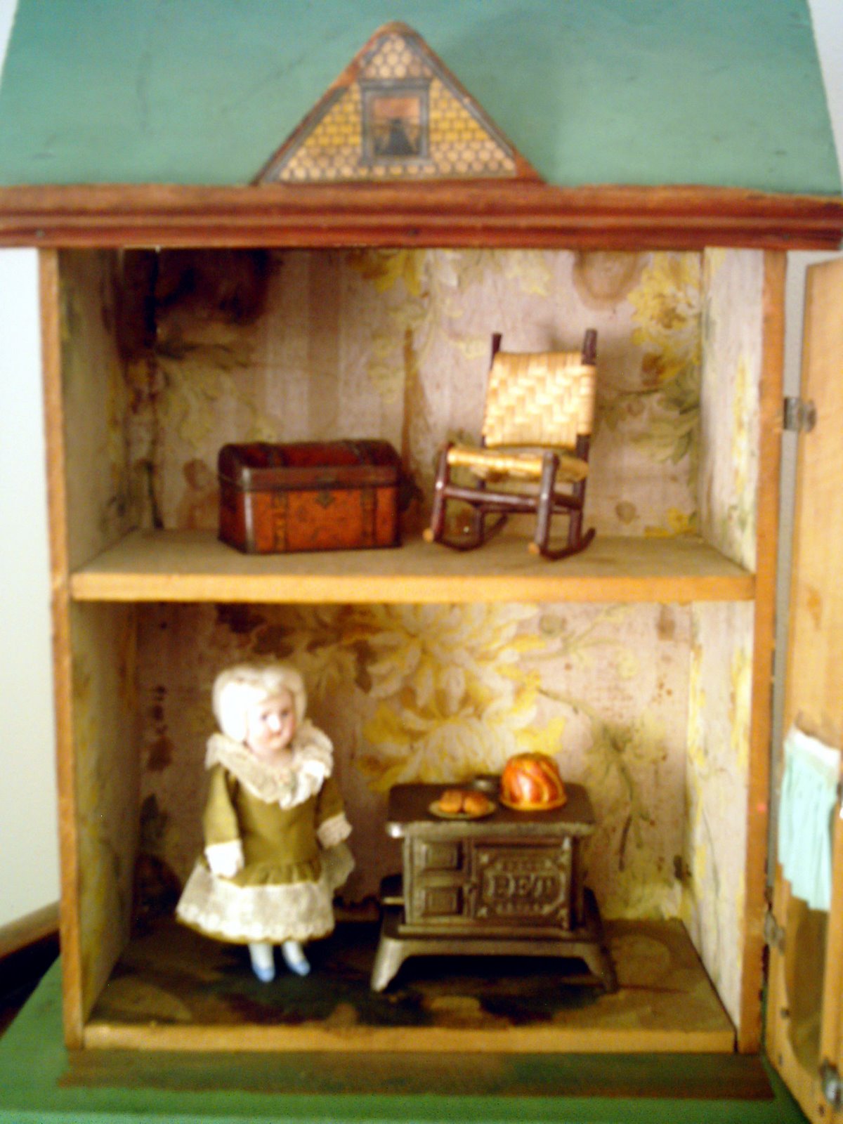 [Gutter+House+inside.jpg]