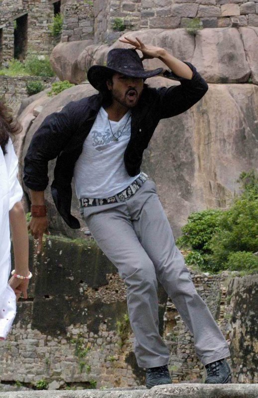 [Magadheera-stills-6236+(20).jpg]