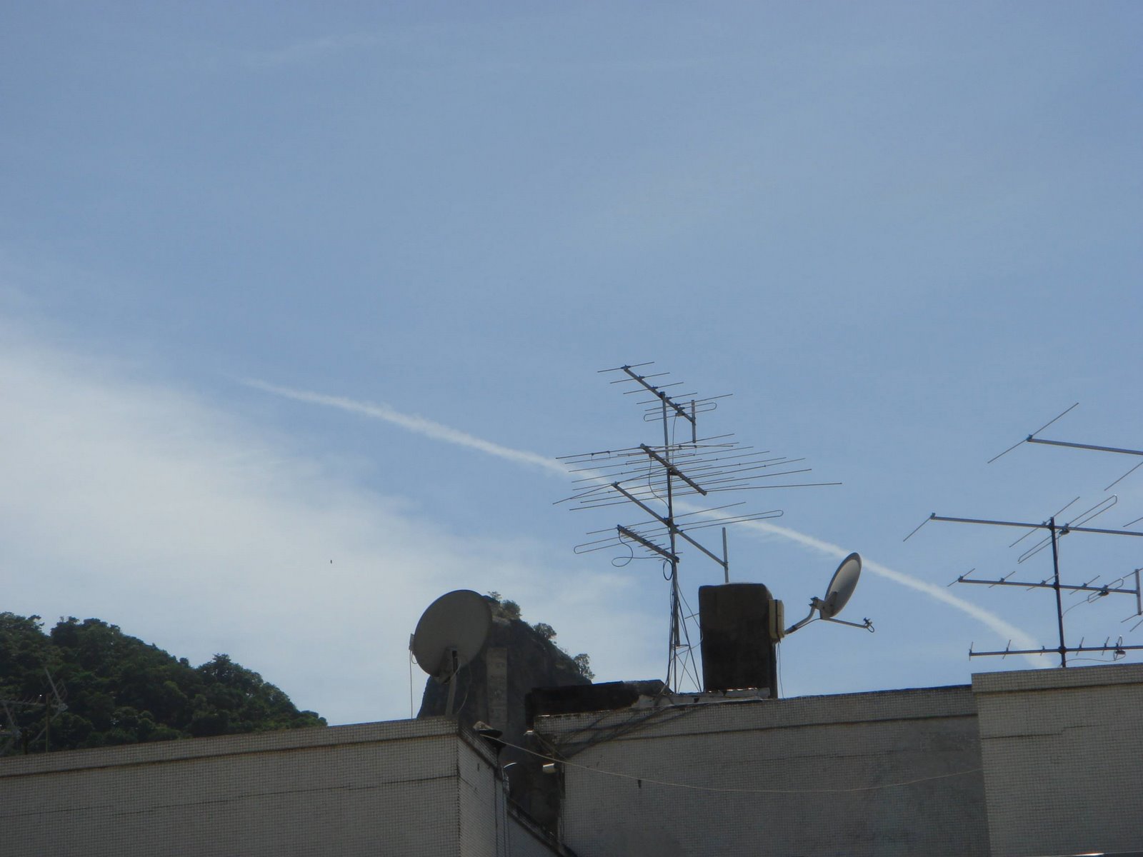 [CHEMTRAILS3.JPG]