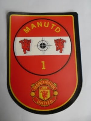 Round+Bottom+Sticker+With+Logo,+2+Emblem+And+No+1+With+Manchester+United+Logo.JPG