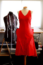 Vestido bandas cadera algodón rojo.