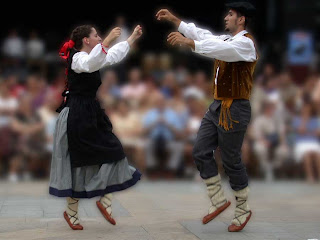 Sujetar vestido para baile 1