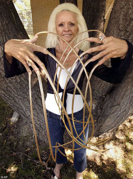 [longest-fingernails-world.jpg]