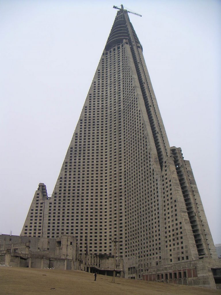 [ryugyong.jpg]