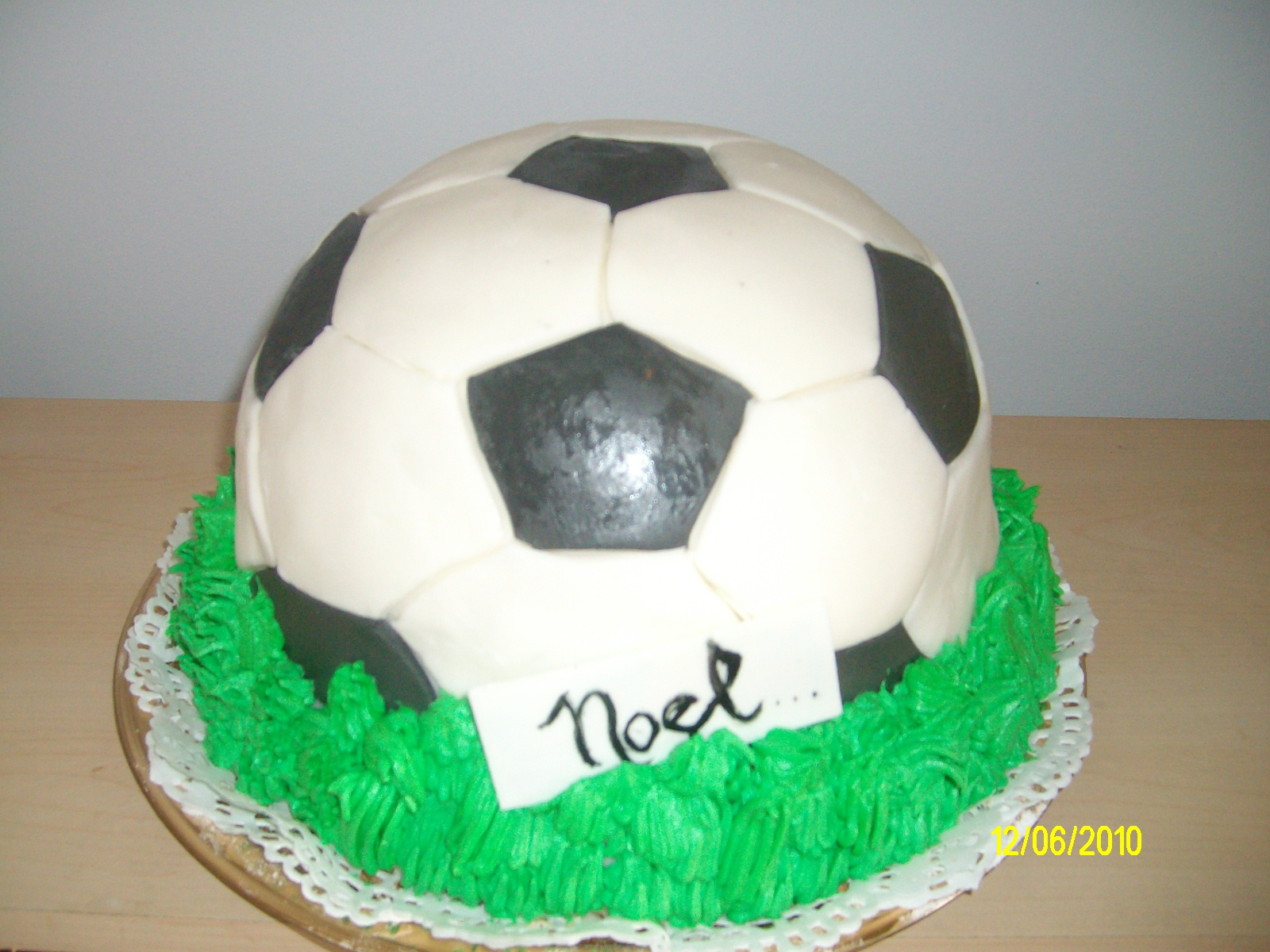 Delicias da Jana BOLO bola de futebol,trabalhado em pasta americana e