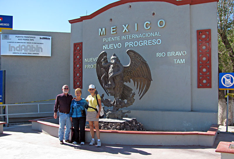 [Nuevo-Progreso-Jan09-06blg.jpg]