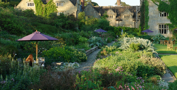 Paisajismo, pueblos y jardines: GRAVETYE MANOR, UN JARDIN ARTS AND