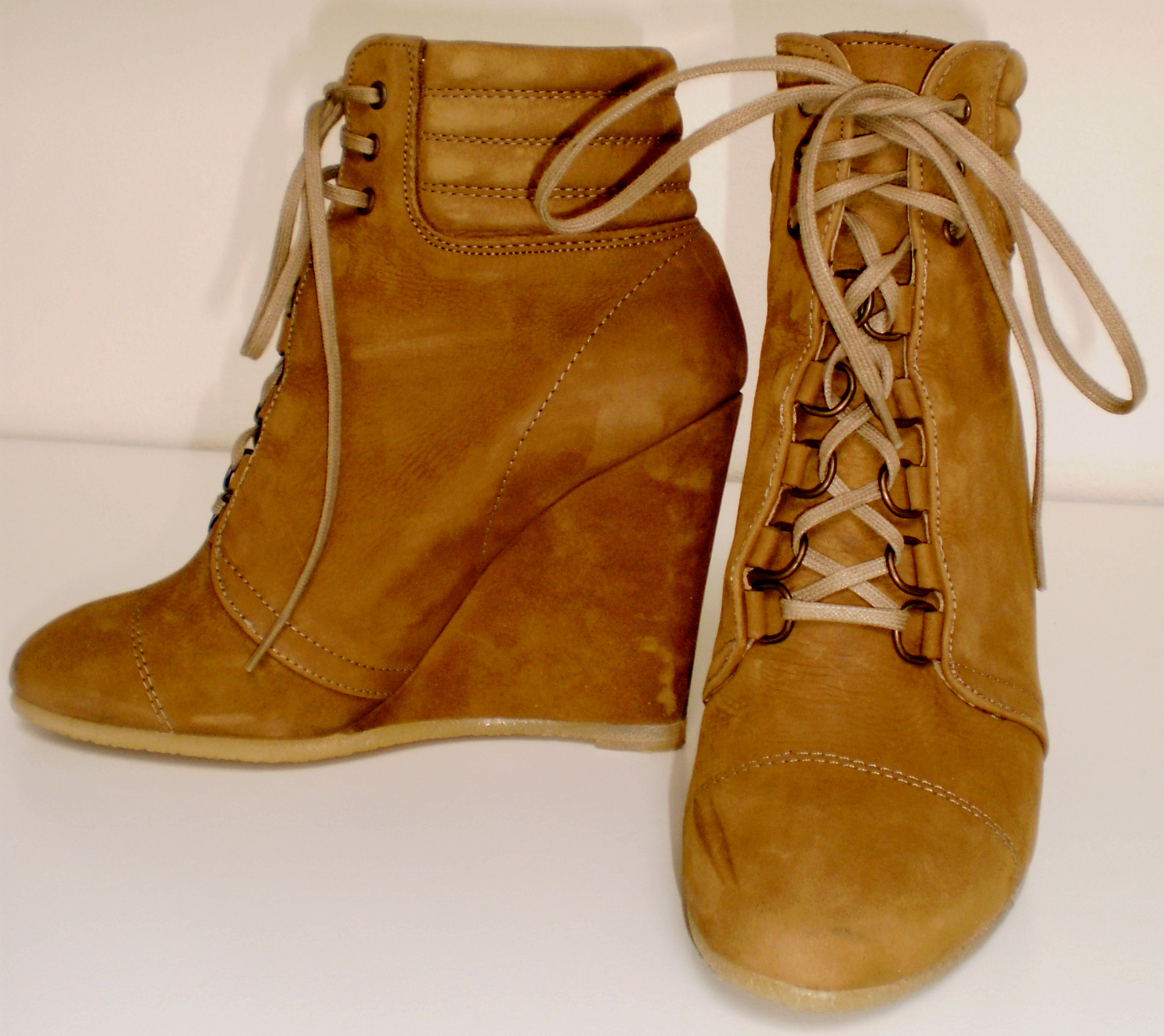 Camel Wedges