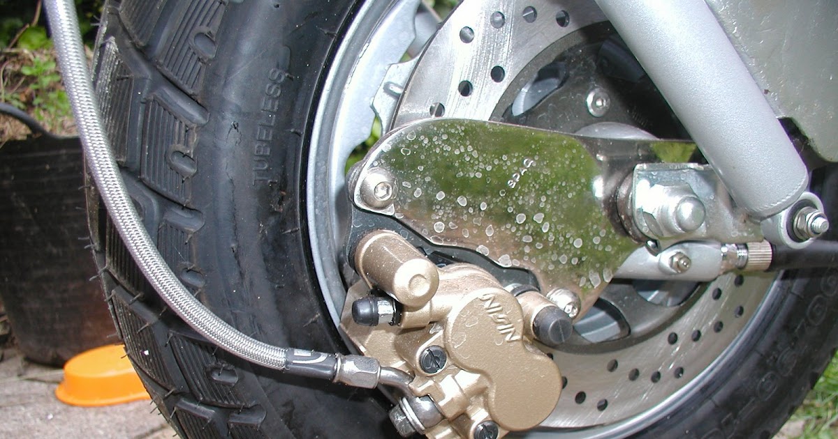 Spaq Lambretta Disc Brake  - This Can Make The Front Lower Edge Of The Panel Not Sit In The Groove.