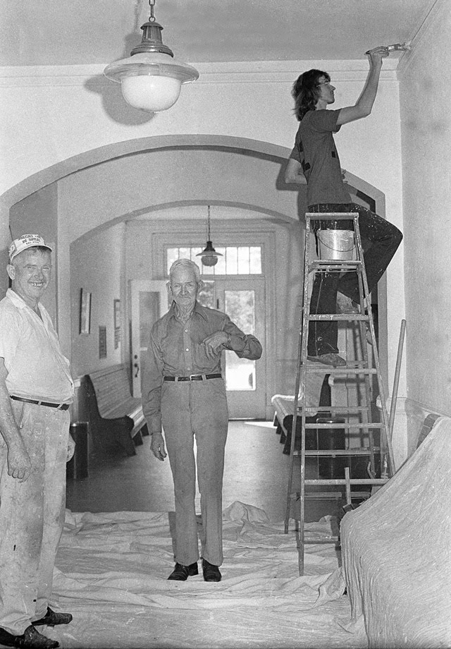 Bill Ricks of Soperton 1975 The Henrys Paint the Courthouse