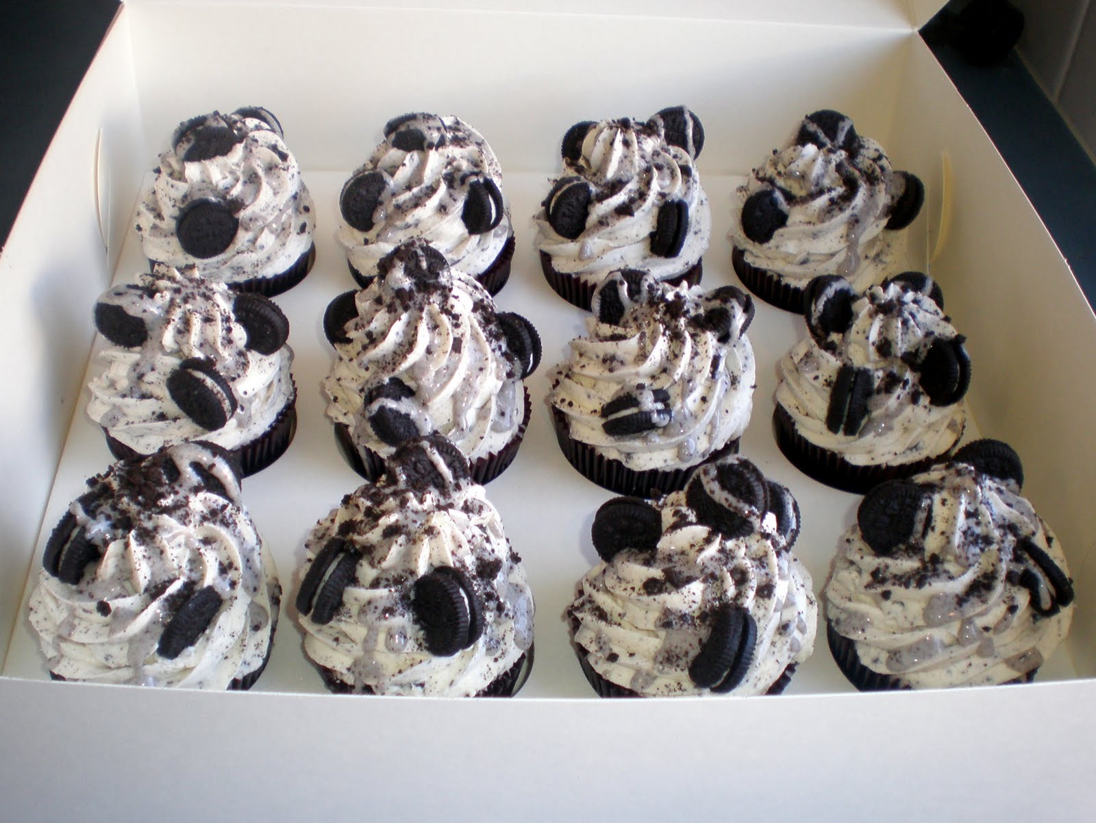 Cupcakes+-+Cookies+%26+Cream+02.jpg