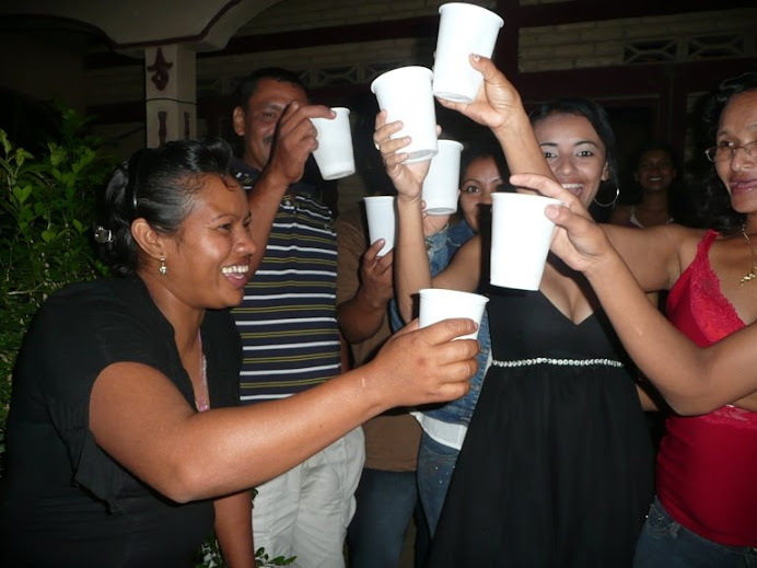 Toasting 2009 with champagne