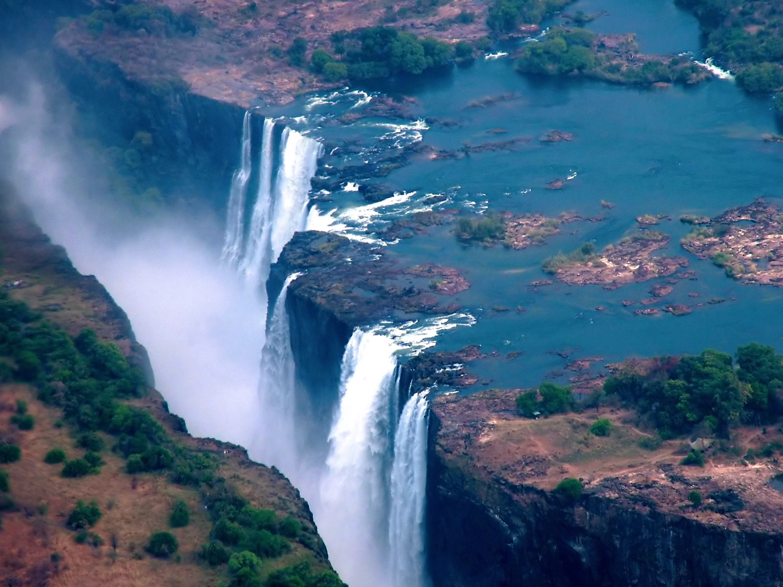 Viktorijini+Vodopadi+%2528Victoria+Falls%2529+Top+Turisti%25C4%258Dka+Atrakcija+Victoria_Falls%252C_Zambia.jpg