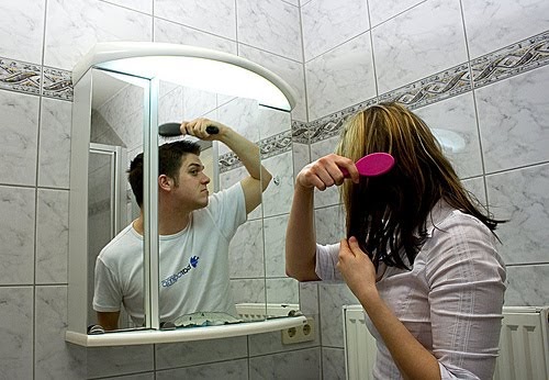 Bathroom Mirror Illusion - Funny Optical Illusion - Spectacular Optical ...
