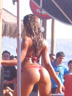 mujeres en tanga