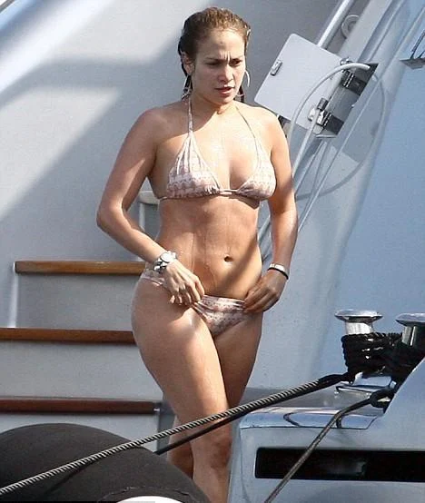 Jennifer Lopez shows off her curves