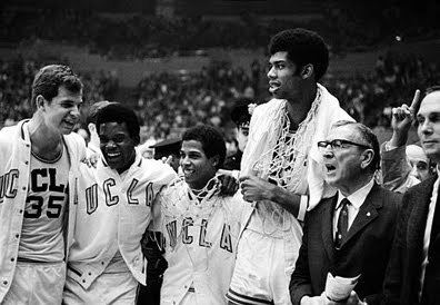[JOHN+WOODEN+AND+TEAM+W+NET.jpg]