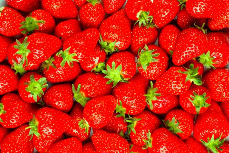 [AVA%20Strawberries%20wallpaper%202.jpg]