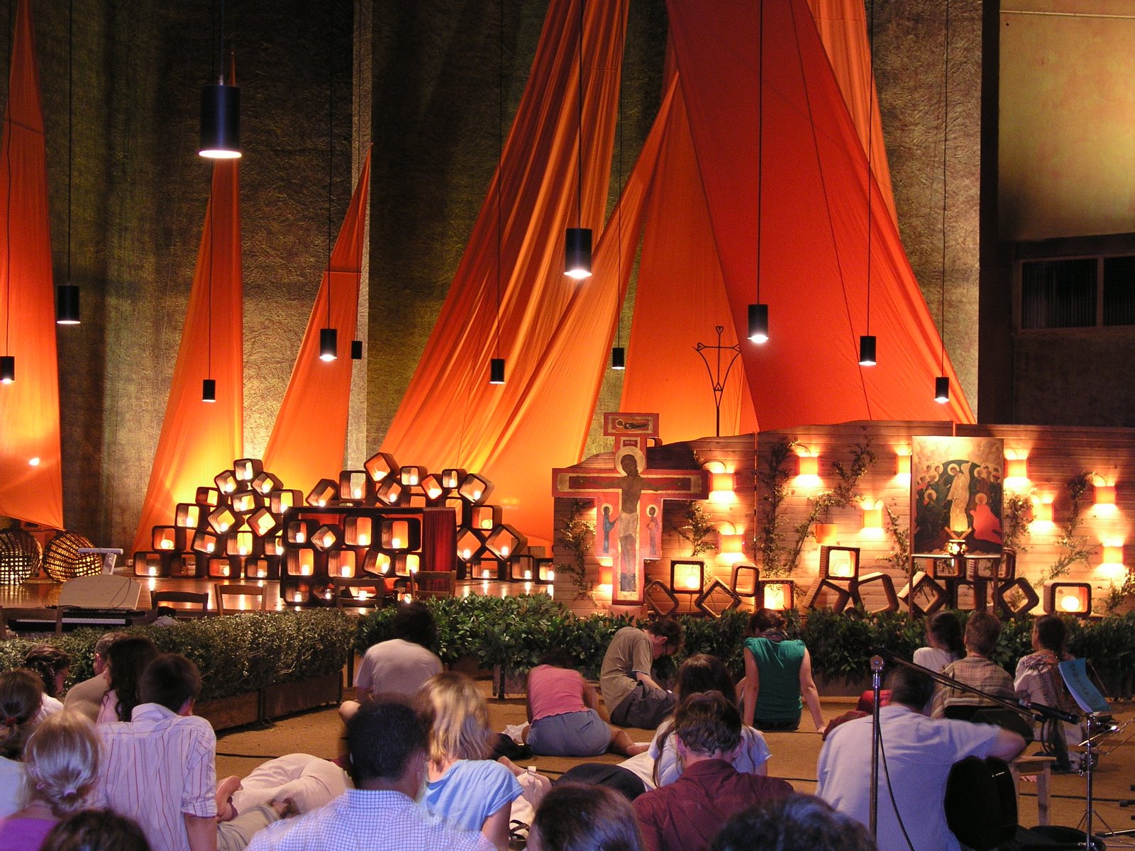 [Taizé_prayer.JPG]