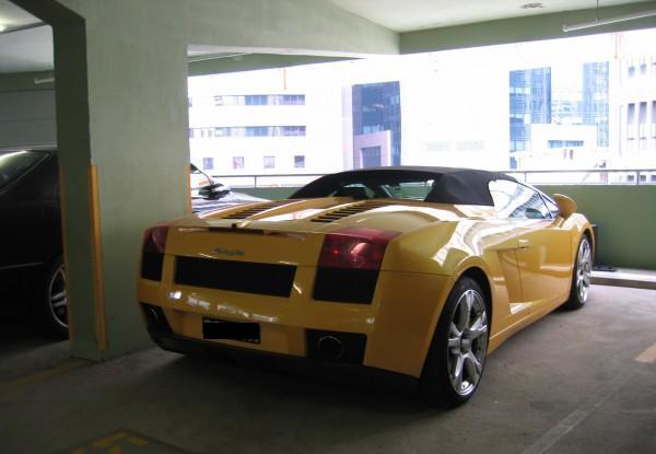 Lamborghini+Gallardo+Yellow+Carpark.jpg