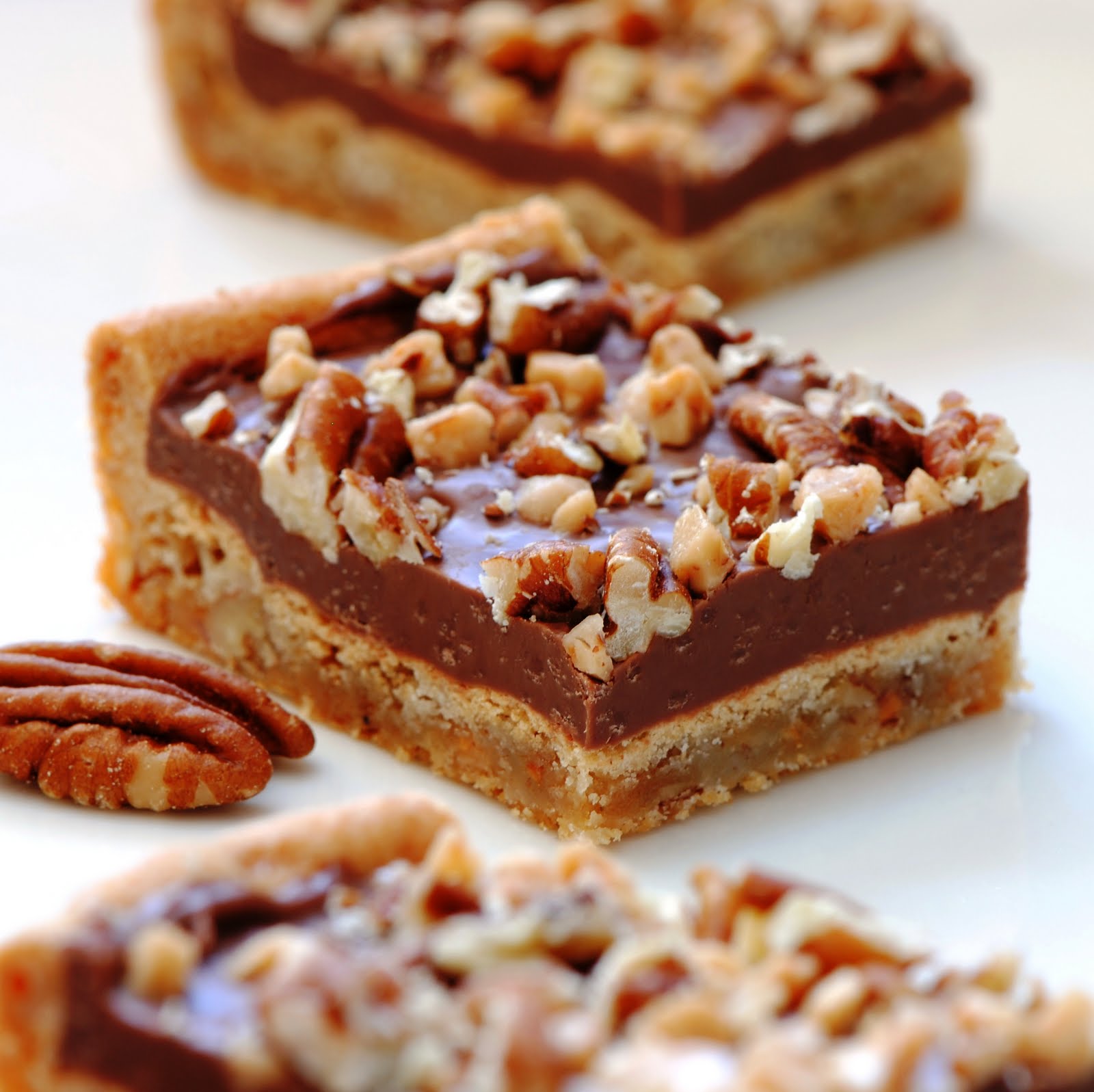 JULES FOOD... CHOCOLATE TOFFEE PECAN BARSsooo easy