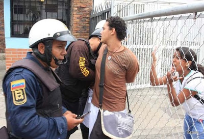 Imágenes de la represión chavista en Venezuela por las protestas estudiantiles Reprimen+estudiantes18