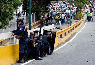Imágenes de la represión chavista en Venezuela por las protestas estudiantiles Reprimen+estudiantes31