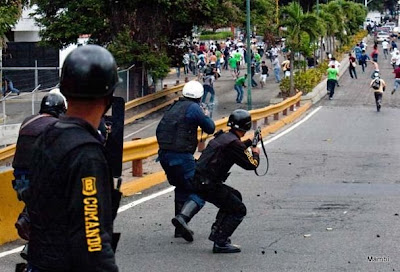 Imágenes de la represión chavista en Venezuela por las protestas estudiantiles Reprimen+estudiantes32