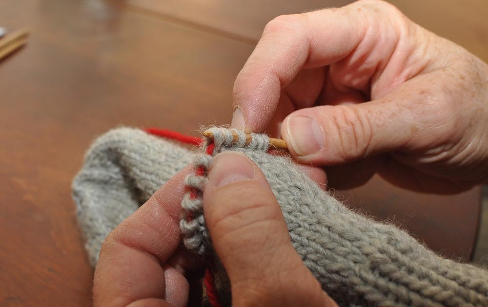 Two Left Feet how to knit a mitten, part 4 the thumb
