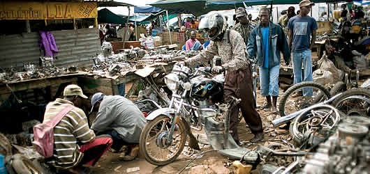 HISTÓRIA VIVA Capitalismo angolano Adhesivo De Bicicletas ~ HISTÓRIA VIVA Capitalismo angolano