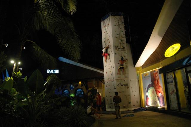 [dwallclimbing.JPG]