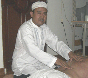 Tukang Urut (Massage Terapist) dari Cimande