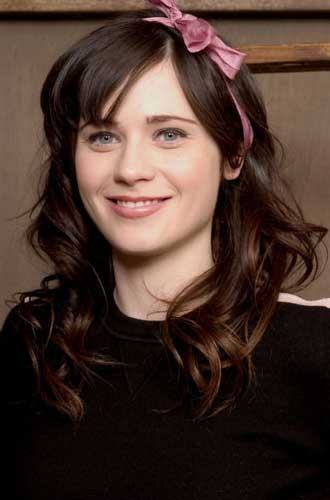 Zooey Deschanel is so hot I wish she actually came out with more music